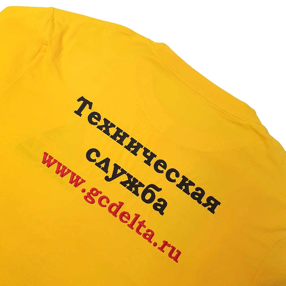 Вышивка логотипа на спине футболки