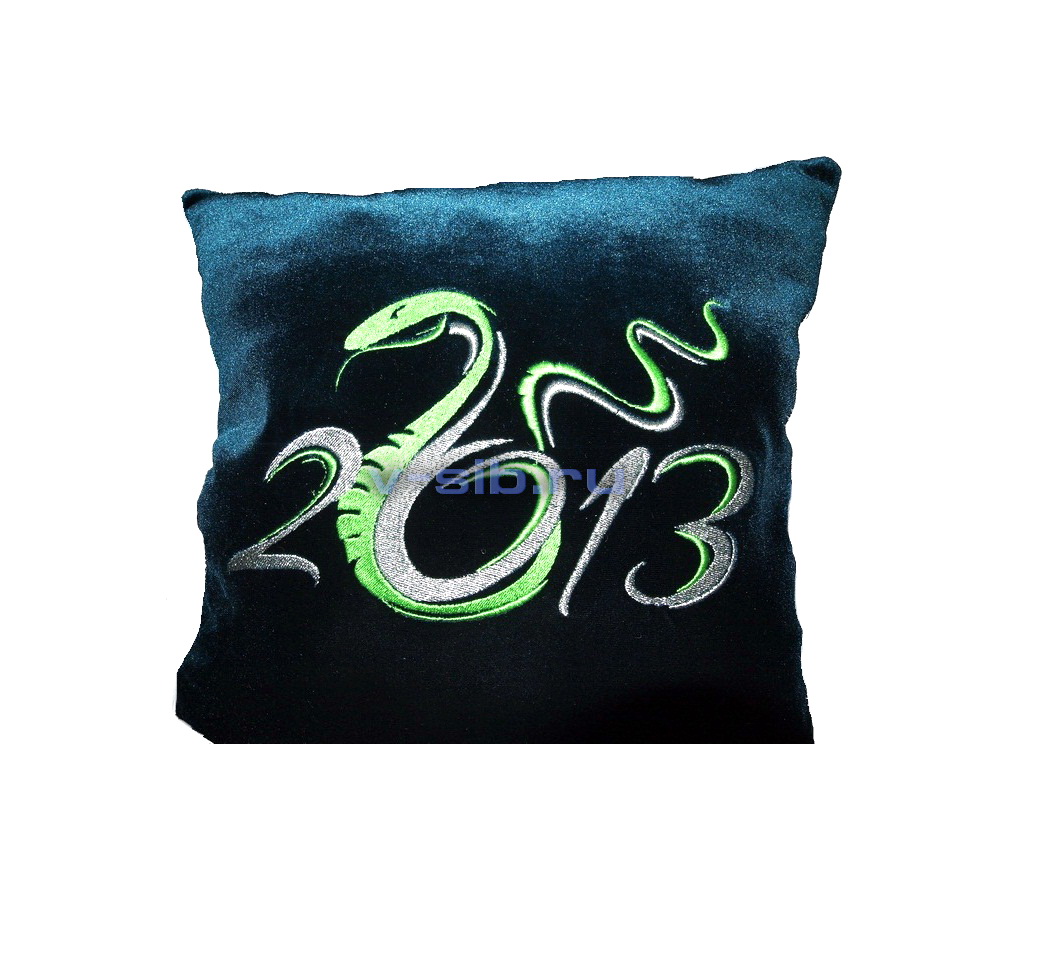 Подушка сувенирная из бархата с вышитым символом года